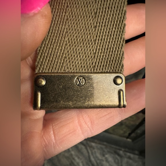 Authentic Louis Vuitton women’s down puffer jacket with belt - Picture 8 of 16